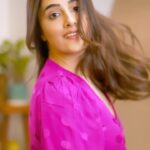 Nupur Sanon Instagram - I finally said #Yes To Life and #YesToColor with the @lorealparis Casting Crème Gloss Conditioning Hair Color and I'm totally loving it! 🔥🤩💕 It has no ammonia, lasts 28 washes, and gave me a rich, ultra-glossy color that I just can't get over 💕 What are you waiting for? Choose from their amazing shades & color your hair effortlessly at home! 💆🏻‍♀️ P.S. I used the L'Oreal Paris Casting Creme Gloss in Shade 530 Praline Brown !! ☺️ Hurry!! Go grab yours now at #TheBigBillionDays on @flipkart #AD #Beauty Unleashed #SalonLikeColorAtHome #YesToLife #YesToColor #LorealParisHairColor #HairColor