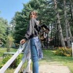 Nupur Sanon Instagram - Just a BOHO girl trying to make her place in this ‘proper’ world 👧🏻 🗺 👣 🧿 💕