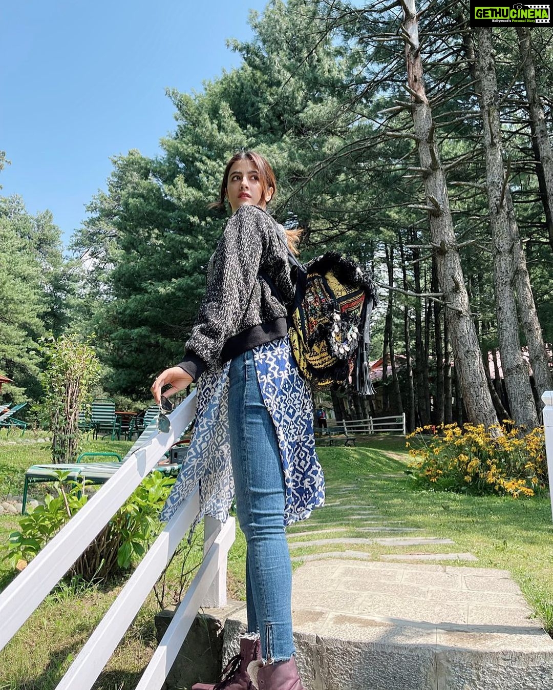 Nupur Sanon Instagram - Just a BOHO girl trying to make her place in this โproperโ world ๐ง๐ป ๐บ ๐ฃ ๐งฟ ๐