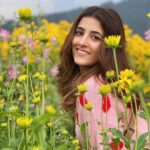 Nupur Sanon Instagram - Just some sunshine, flowers & happiness x
