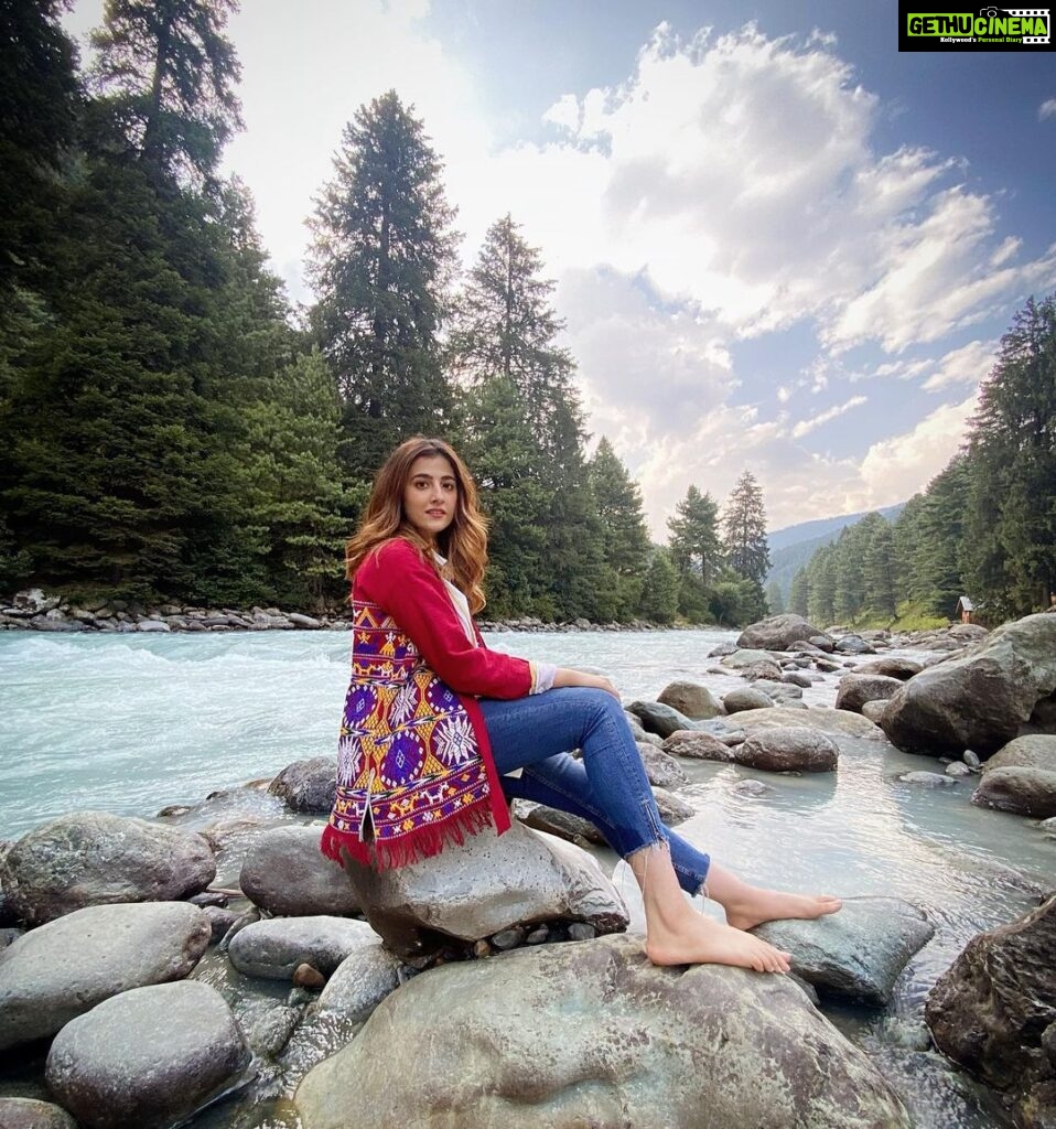 Nupur Sanon Instagram - Itniiiiii HASEEN jagah 🥲🌷🌊 🏔💕 Pahalgam ,Kashmir