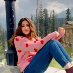 Nupur Sanon Instagram - Hello from a pretty place !! 🌷🌷🌷 Any guesses where am I exactly?💕
