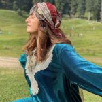 Nupur Sanon Instagram - सच कहते हैं … जन्नत है ! 🌹 Gulmarg, Kashmir