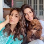 Nupur Sanon Instagram - Hello from the three Sanon Girls 🌝 Sending all the good vibes from us to you💕