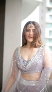 Nupur Sanon Instagram - Kya aata hai unko tumhe chup karaana? 🥲💔 #filhaal2reels #filhallgirl #filhaal2mohabbat 🎥: @malharr79
