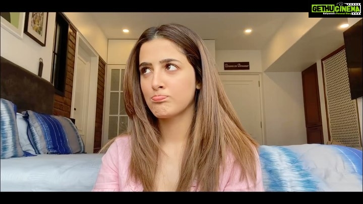 Nupur Sanon Instagram - Here’s how I add that ‘WOAH’ feeling to a regular day at home!🌸 By spending some #MeTimeForPositiVEETy 💁🏻♀️✨ You too can join me! Just spend some #MeTimeForPositiVEETy in your own unique way and tag me and @veetindia in your experience! ☺️😍
