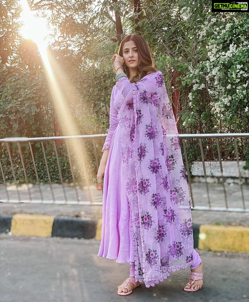 Nupur Sanon Instagram - Her love can give warmth to the coldest heart there is💜🌸💜🌸💜 Outfit- @nehachopra_official Earrings- @neetaboochrajewellery @ascend.rohank Kolhapuris- @solebaetheofficial Styled by- @sukritigrover Assisted by- @vanigupta.23 @vasudhaguptaa Hair- @hairstylist_madhav Makeup- @florianhurel