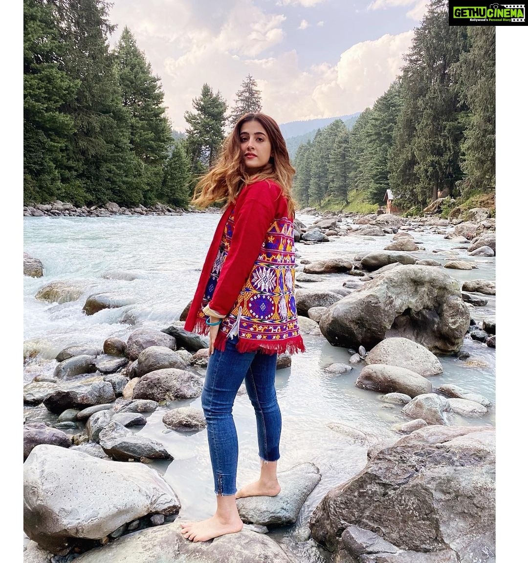Nupur Sanon Instagram - Itniiiiii HASEEN jagah 🥲🌷🌊 🏔💕 Pahalgam ,Kashmir