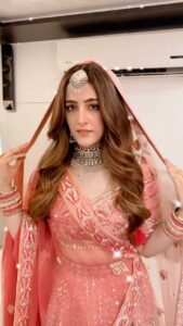 Nupur Sanon Instagram - #RemixWithNupurSanon♥️ Jo hum tere na hue Unke bhi honge na… Hum waada karte hain Kya tum bhi karte ho? 🤝💔 #filhaal2mohabbat #filhaal2 #mohabbat #reelsinstagram