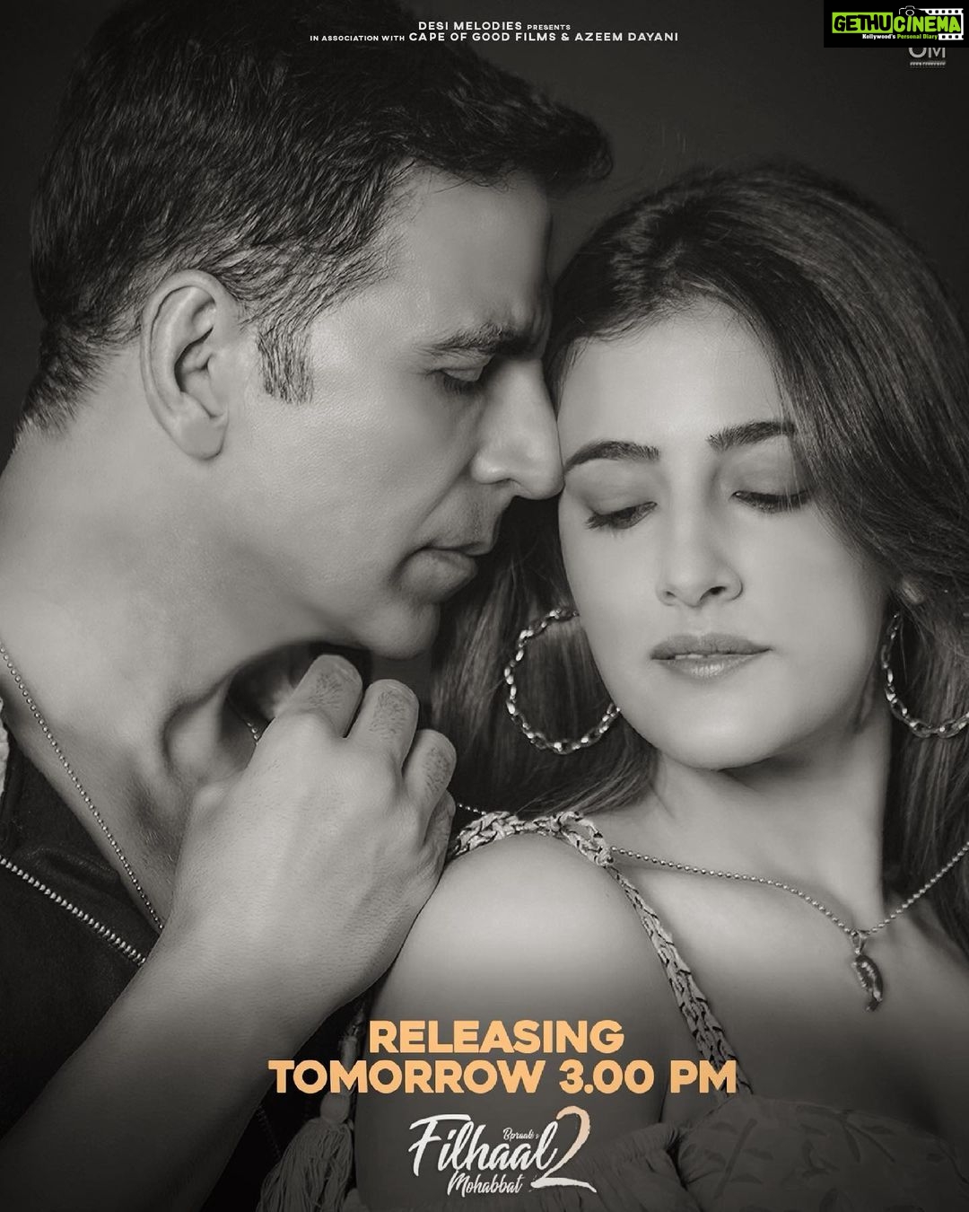 Nupur Sanon Instagram - MOHABBAT 🔥🔥 ..bas ek aur din!! Song out tomorrow @ 3pm ♥️🧿 @akshaykumar @bpraak @AmmyVirk @jaani777 @arvindrkhaira @azeemdayani @VarunG0707 @hypenq_pr @desimelodies #Filhaal2 #NupurSanon #Jaani #Bpraak #AmmyVirk #DesiMelodies #MusicVideo #Filhall #ReleasingTomorrow