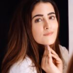 Nupur Sanon Instagram - Behind-the-scenes of my skincare routine!☺️ Obsessed with how this serum keeps my skin camera-ready. 🎥✨ #OnSetGlow #CelebSkinSecrets #SaturnbyGhc #Ghc Use my coupon code for 20% off - Nupur 20