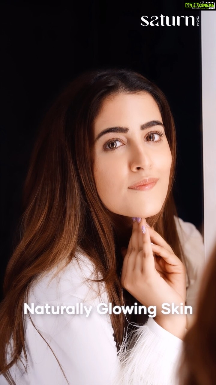 Nupur Sanon Instagram - Behind-the-scenes of my skincare routine!☺️ Obsessed with how this serum keeps my skin camera-ready. 🎥✨ #OnSetGlow #CelebSkinSecrets #SaturnbyGhc #Ghc Use my coupon code for 20% off - Nupur 20