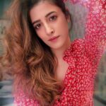 Nupur Sanon Instagram - Be so full that even if they take & take & take & take ... You can still be overflowing in your soul and blooming with flowers all over your heart!! 🌺🌸🤍🌺🌸🤍🌺🌸