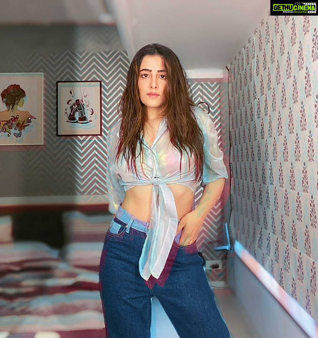 Nupur Sanon Instagram - Youβre like a rainbow.π A vision....an illusion π€ππ€π