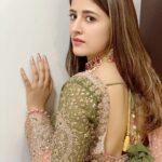 Nupur Sanon Instagram - Eid Mubarak everyone !! 🌙 👀 Stay blessed.Stay healthy. Be kind and keep praying for each other. 💛🤍💛🤍