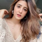 Nupur Sanon Instagram - वो अफ़्साना जिसे अंजाम तक लाना ना हो मुमकिन उसे एक ख़ूबसूरत मोड़ देकर छोड़ना अच्छा ... 🥀 • #sahirludhianvi