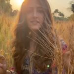 Nupur Sanon Instagram - La vita è bella...la vita è amore 🌝🌷