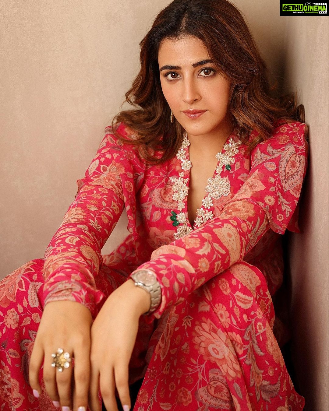 Nupur Sanon Instagram - Dreaming in florals🌷 Hmu - @makeupbydevanshii Styled by - @ashwin_ash1 & @hassankhan_3 Style team - @ahmedxmirza Outfit - @ridhimehraofficial @dipublicrelations Jewellery- @houseofqc Shot by - @pranav.foto