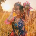 Nupur Sanon Instagram - Promise me that the only goodbyes you’ll ever give me will be ... sunsets ...? 🌅