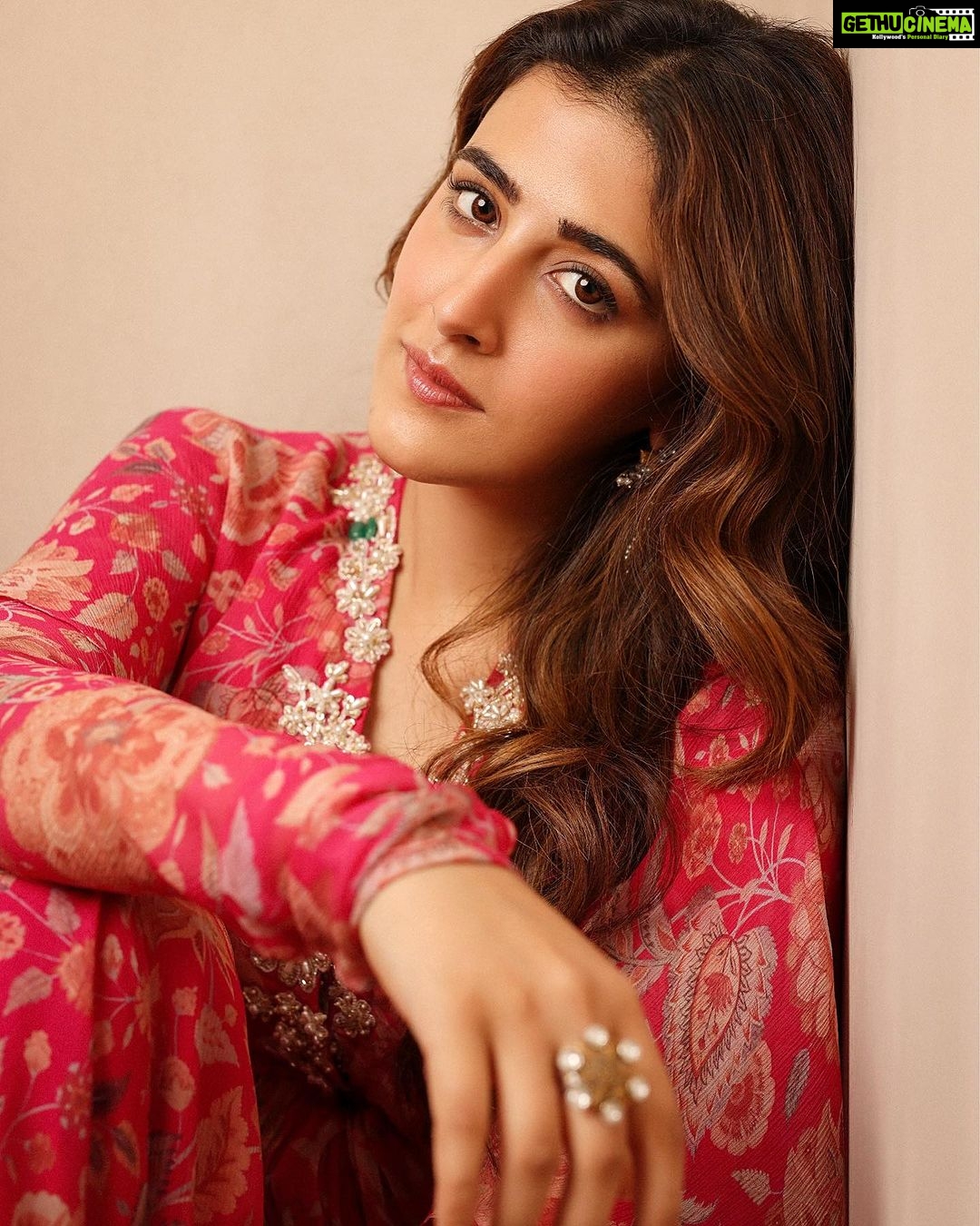 Nupur Sanon Instagram - Dreaming in florals🌷 Hmu - @makeupbydevanshii Styled by - @ashwin_ash1 & @hassankhan_3 Style team - @ahmedxmirza Outfit - @ridhimehraofficial @dipublicrelations Jewellery- @houseofqc Shot by - @pranav.foto