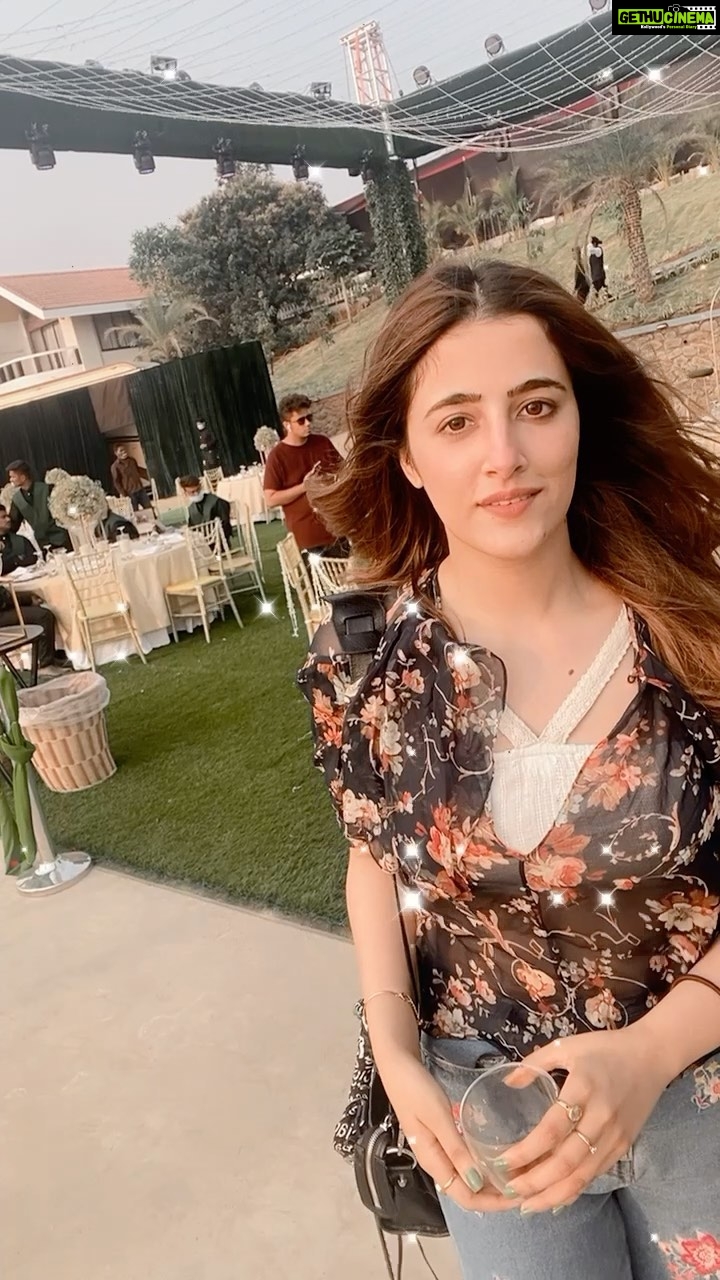 Nupur Sanon Instagram - Iām all about pretty skies and twinkling eyes š§š»āāļø