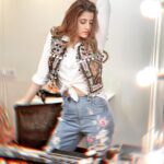 Nupur Sanon Instagram - And no matter how hard you try... she’ll never be found in the cage of your whims and fancies! ⭐️🌪 #bohemiansoul #wildandfree 🕊 • Wearing @vipulshahbags