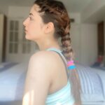 Nupur Sanon Instagram - Anyone in need of a bobby pin to hold their ‘life’ together? 🙃 I got plenty! 🙋🏻‍♀️