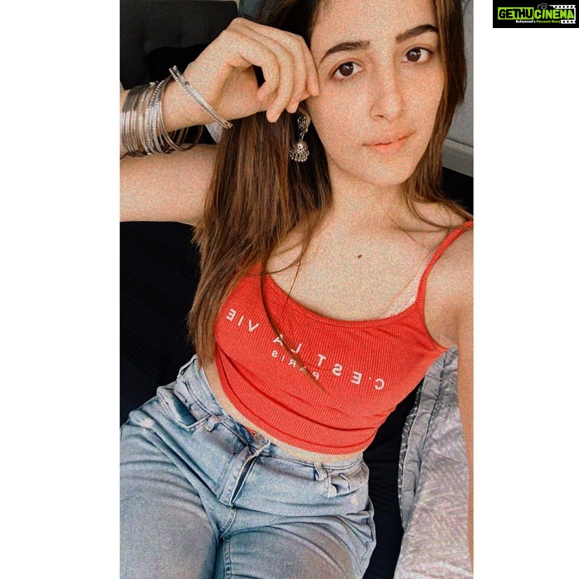 Nupur Sanon Instagram - DecemberBaby🔥 Hello from a Sagittarius👋🏻👀 .. 🏹 right through your ♥️