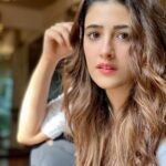 Nupur Sanon Instagram - Wearing my VIBE like a crown!! 👑 • #vibecheck #herenergyismagical • 📸 : @shazebsheikh