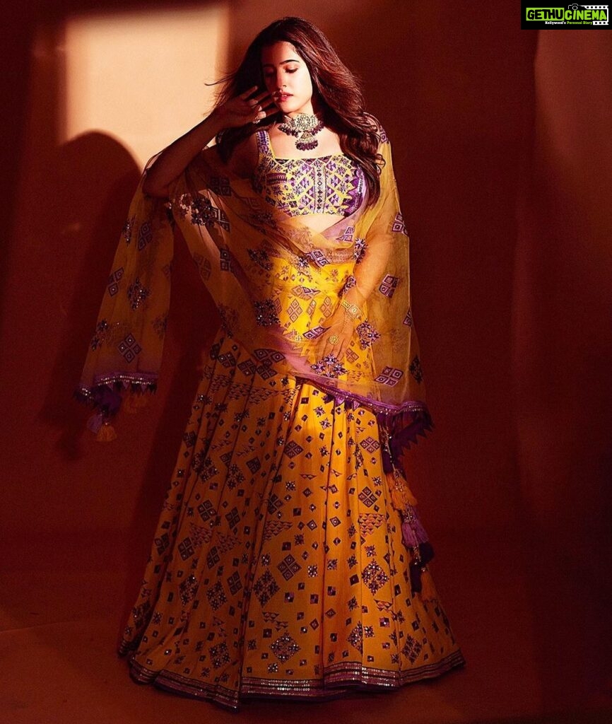 Nupur Sanon Instagram - Wearing my favourite @sukritiandaakritiofficial for LFW💥💜 💛 • • Neo-phulkari celebrates the renaissance of an age old craft of *Phulkari* with a bohemian and modern spin; @sukritiandaakritiofficial’s festive collection celebrates the spirit of unconditional love across generations, translated through versatile, contemporary silhouettes. They embrace festive wear that is sustainable, vibrant and timeless! Catch the show live at 5 pm on @lakmefashionwk. #sukritiandaakriti #LFW2020 #LFW #SpotlightReady #5daysofFashion 📸 : @tejasnerurkarr 🌟 Jewellery : @koharbykanika