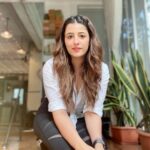 Nupur Sanon Instagram - चले भी आओ ? ...के गुलशन का कारोबार चले 🌷🍃