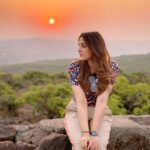 Nupur Sanon Instagram - There’s something about the sky changing it’s colour...there’s something magical seeing those shades melt into each other !!💛🧡💛🧡 Mahabaleshwar