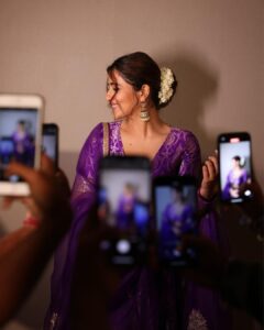 Nupur Sanon Instagram - Just a visual of My fun team occasionally turning into Paps!🤭💜