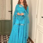Nupur Sanon Instagram - दिवाली२०२० 🙏🏻💙💛🪔🧿 • • Wearing myfav @sukritiandaakritiofficial 🌸 Juttis : @juttiexpress