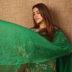 Nupur Sanon Instagram - SARA❤️🤍💚🤍💚 • Hmu - @makeupbydevanshii Styled by - @ashwin_ash1 & @hassankhan_3 Style team - @ahmedxmirza Outfit - @store.niam Jewellery- @houseofqc Shot by - @pranav.foto