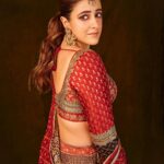 Nupur Sanon Instagram - O ji saareyaan toh wakhri hondi दिल्ली waali punjaban ❤️‍🔥♠️‼️👀🧨 • Outfit- @ritukumarhq Hmu - @makeupbydevanshii Jewellery- @curiocottagejewellery @silverstreakstore Styled by my fav💛- @sukritigrover Styling Team- @vanigupta.23 @harshitadaga01 @bitofbash 📸 - @mourya