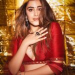 Nupur Sanon Instagram - Suna hai PATAAKHE BAN ho gaye hain ?! 🤭🧨👀 • Styled by - @ashwin_ash1 & @hassankhan_3 Style team - @ahmedxmirza Outfit - @priyalprakashhouseifdesign Jewellery- @sheetalzaveribyvithaldas Shot by - @visualaffairs_va
