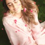 Nupur Sanon Instagram - I’m all for embracing new traditions and the new Lux Essence Of Himalayas range has become my favourite. ☺️ Indulge in exotic beauty of Himalayas with Essence of Himalayas bath & body range from @luxindia I’ve been using the Rose & Aloe Vera dual tone shimmer bodywash & gel body scrub and the fragrance is beyond amazing 😍 This Diwali, get ready with the Lux Essence Of Himalayas bath and body range. Order now from @mynykaa #ad #collab #Lux #LuxNewRange #essenceofyou #essenceofhimalaya #lavender #vitaminC #softrose #diwali #festive
