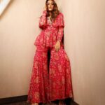 Nupur Sanon Instagram - 🌷🌷🌷👑🌷🌷🌷 • Hmu - @makeupbydevanshii Styled by - @ashwin_ash1 & @hassankhan_3 Style team - @ahmedxmirza Outfit - @ridhimehraofficial @dipublicrelations Jewellery- @houseofqc Shot by - @pranav.foto