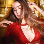 Nupur Sanon Instagram - Suna hai PATAAKHE BAN ho gaye hain ?! 🤭🧨👀 • Styled by - @ashwin_ash1 & @hassankhan_3 Style team - @ahmedxmirza Outfit - @priyalprakashhouseifdesign Jewellery- @sheetalzaveribyvithaldas Shot by - @visualaffairs_va