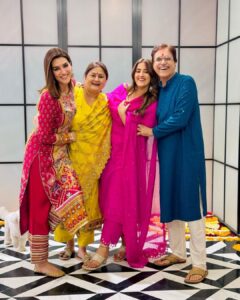 Nupur Sanon Instagram - Clearly we weren’t coordinated!! 🤣
Here’s to a colourful year ahead! ❤️🩷💛💙
Happy Diwali from the Sanon parivaar!! 💥🪔