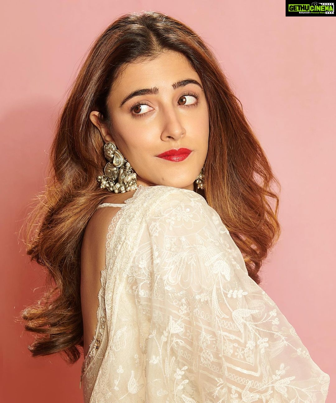 Nupur Sanon Instagram - I did a proper RED lip for the first time!!❤️❤️‼️❤️❤️ • Team Sara : Hmu - @makeupbydevanshii Styled by - @ashwin_ash1 & @hassankhan_3 Style team - @ahmedxmirza Outfit - @jade_bymk Jewellery- @houseofqc Shot by - @visualaffairs_va