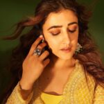 Nupur Sanon Instagram - Morning SUNSHINE🌻☺️💛 • TNR Promotions Team Sara : Hmu - @makeupbydevanshii Styled by - @ashwin_ash1 & @hassankhan_3 Style team - @ahmedxmirza Outfit - @couturebyniharika @perniaspopupshop Jewellery- @shopriyaaofficial Shot by - @visualaffairs_va