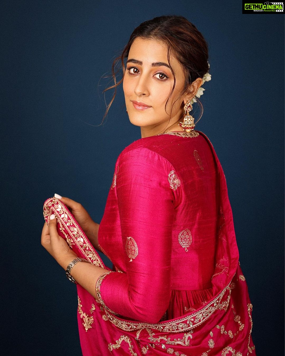 Nupur Sanon Instagram - There was something magical about this look!💕 swipe👀 #TigerNageswaraRao #Promotions #Day2 • Team Sara : Hmu - @makeupbydevanshii Styled by - @ashwin_ash1 & @hassankhan_3 Style team - @ahmedxmirza Outfit - @punitbalanaofficial @perniaspopupshop Jewellery- @shopriyaaofficial Shot by - @pranav.foto