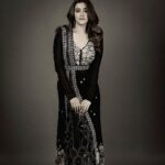 Nupur Sanon Instagram - Bindi and kajal…sometimes simplicity is enough, haina? 🖤👁️ • Team Sara : Hmu : @makeupbydevanshii Styled by - @ashwin_ash1 & @hassankhan_3 Style team - @ahmedxmirza Outfit - @mishruofficial Jewellery- @shopriyaaofficial Shot by - @pranav.foto