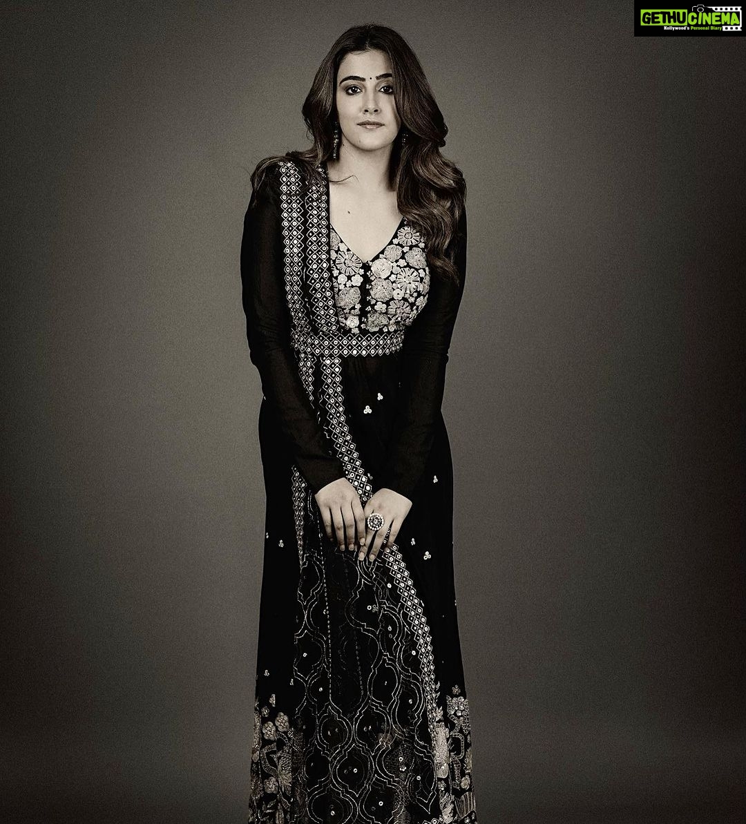 Nupur Sanon Instagram - Bindi and kajal…sometimes simplicity is enough, haina? 🖤👁️ • Team Sara : Hmu : @makeupbydevanshii Styled by - @ashwin_ash1 & @hassankhan_3 Style team - @ahmedxmirza Outfit - @mishruofficial Jewellery- @shopriyaaofficial Shot by - @pranav.foto