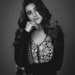 Nupur Sanon Instagram - SARA up-close for you with all the ‘feels’ in the eyes…👀❤️😌 • Team Sara : Hmu : @makeupbydevanshii Styled by - @ashwin_ash1 & @hassankhan_3 Style team - @ahmedxmirza Outfit - @mishruofficial Jewellery- @shopriyaaofficial Shot by - @pranav.foto