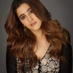 Nupur Sanon Instagram - SARA up-close for you with all the ‘feels’ in the eyes…👀❤️😌 • Team Sara : Hmu : @makeupbydevanshii Styled by - @ashwin_ash1 & @hassankhan_3 Style team - @ahmedxmirza Outfit - @mishruofficial Jewellery- @shopriyaaofficial Shot by - @pranav.foto