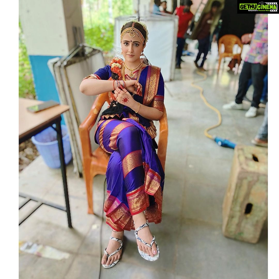 Nupur Sanon Instagram - EK DUM SOUTH Style!!! 🔥😎❤️ SARA cannot wait to meet you all on 20th OCT!! And you ?? 🥰 #TigerNageswaraRao #RaviTeja #NupurSanon #MassMaharaja #EkdumEkdum #TigerXSara Hair : @hairbytabassum Makeup : @devanshipatil