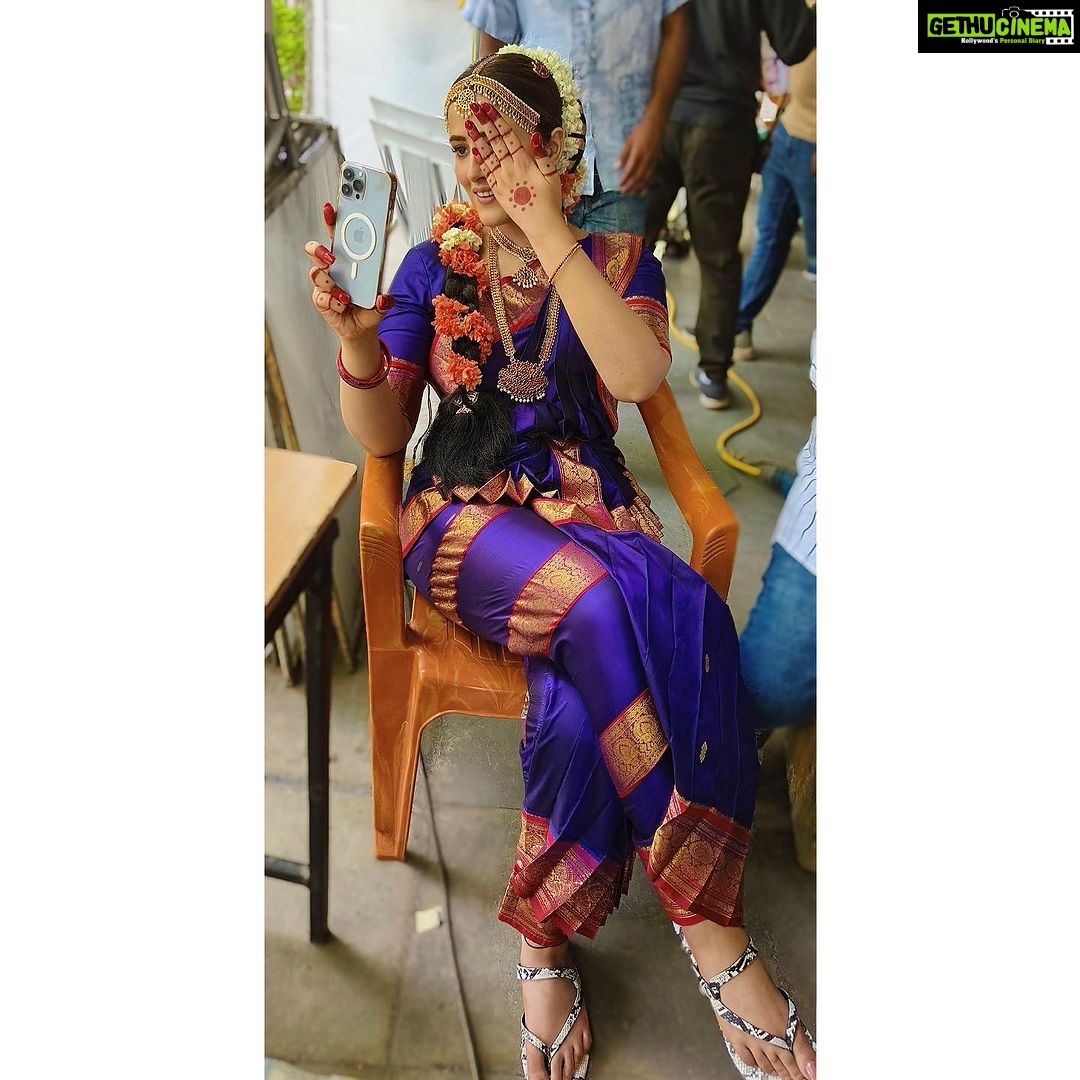 Nupur Sanon Instagram - EK DUM SOUTH Style!!! 🔥😎❤️ SARA cannot wait to meet you all on 20th OCT!! And you ?? 🥰 #TigerNageswaraRao #RaviTeja #NupurSanon #MassMaharaja #EkdumEkdum #TigerXSara Hair : @hairbytabassum Makeup : @devanshipatil